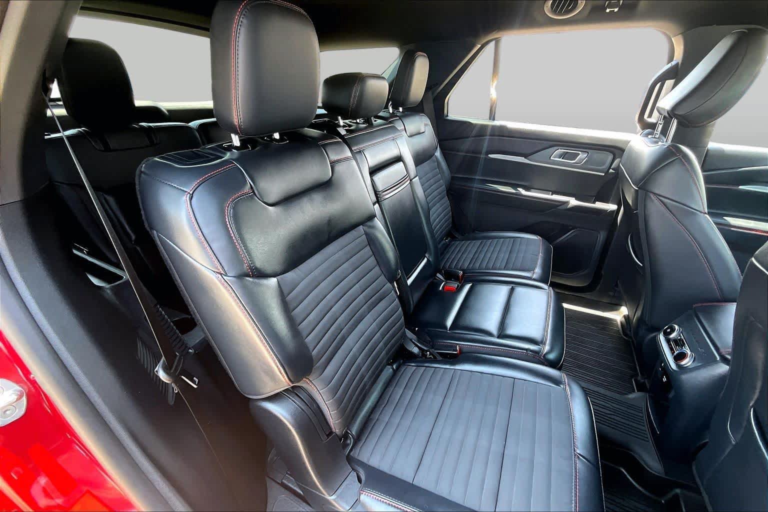 Certified 2026 Ford Explorer ST-Line w/ Premium Package RWD image 18