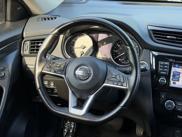 Used 2017 Nissan Rogue SV w/ SV Premium Package AWD/4WD image 18