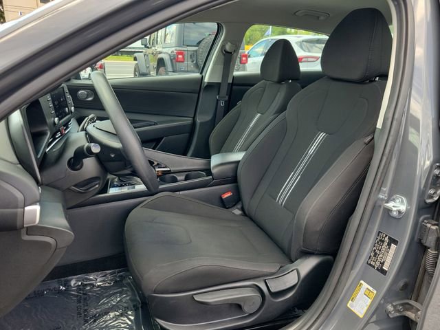 Used 2025 Hyundai Elantra Hybrid FWD image 19