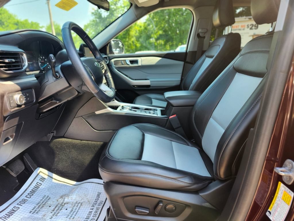 Certified 2022 Ford Explorer XLT w/ Equipment Group 202A AWD/4WD image 19