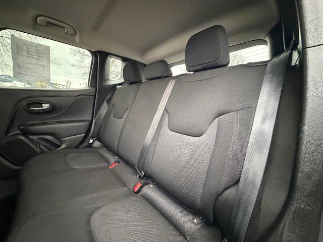 Used 2023 Jeep Renegade Latitude image 24