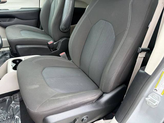 Used 2021 Chrysler Voyager LX FWD image 17