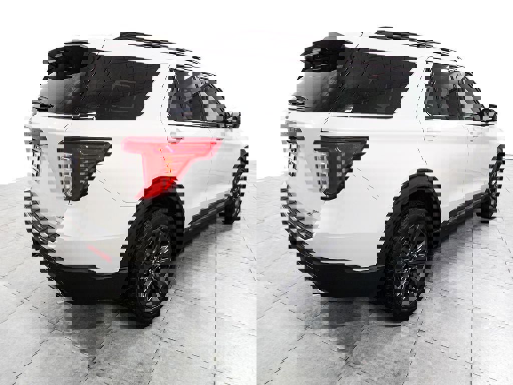 Certified 2024 Ford Explorer XLT w/ Equipment Group 202A AWD/4WD image 5