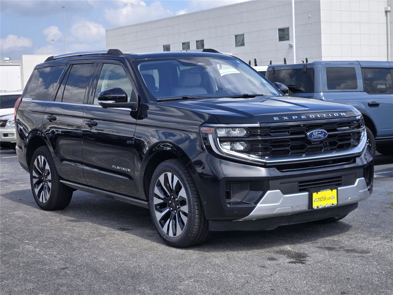 Certified 2025 Ford Expedition Platinum w/ Driver's Package AWD/4WD image 3