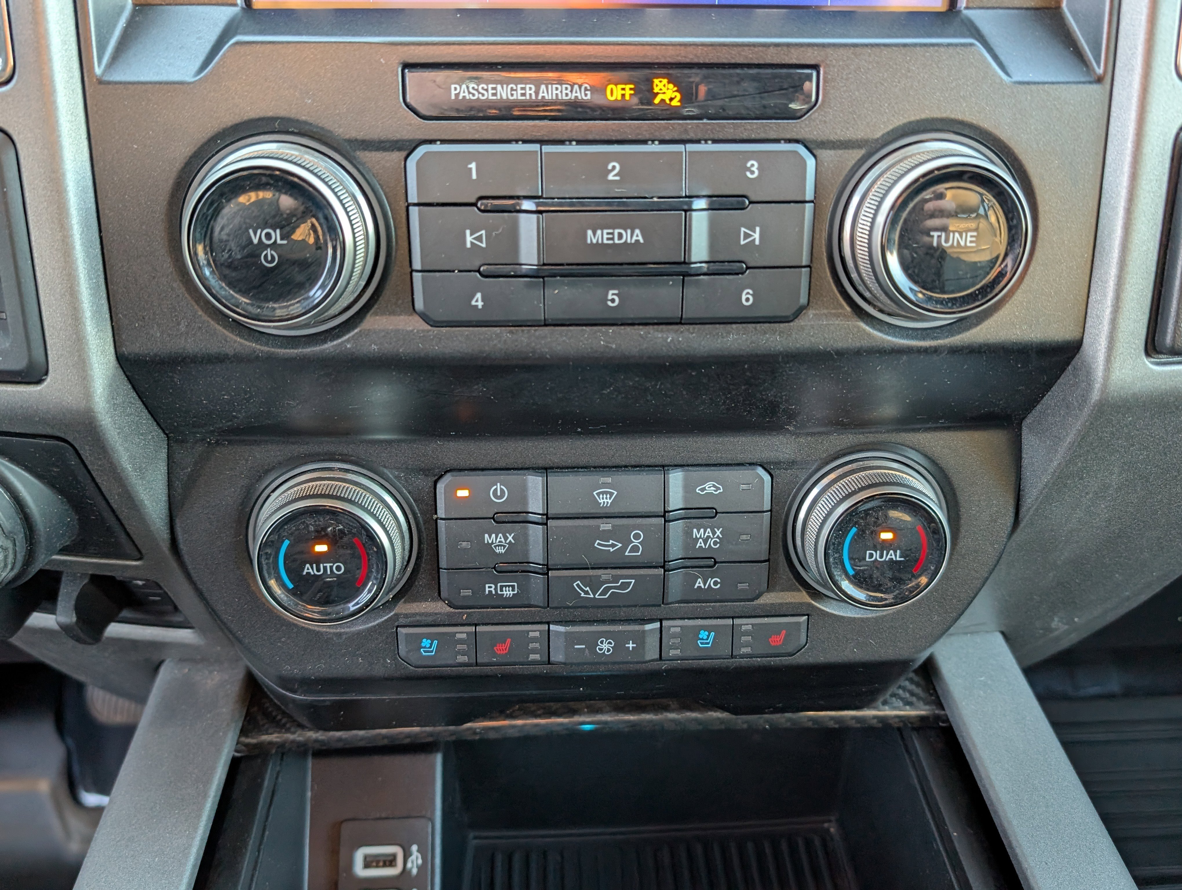 Certified 2020 Ford F150 Raptor w/ Equipment Group 802A Luxury image 29