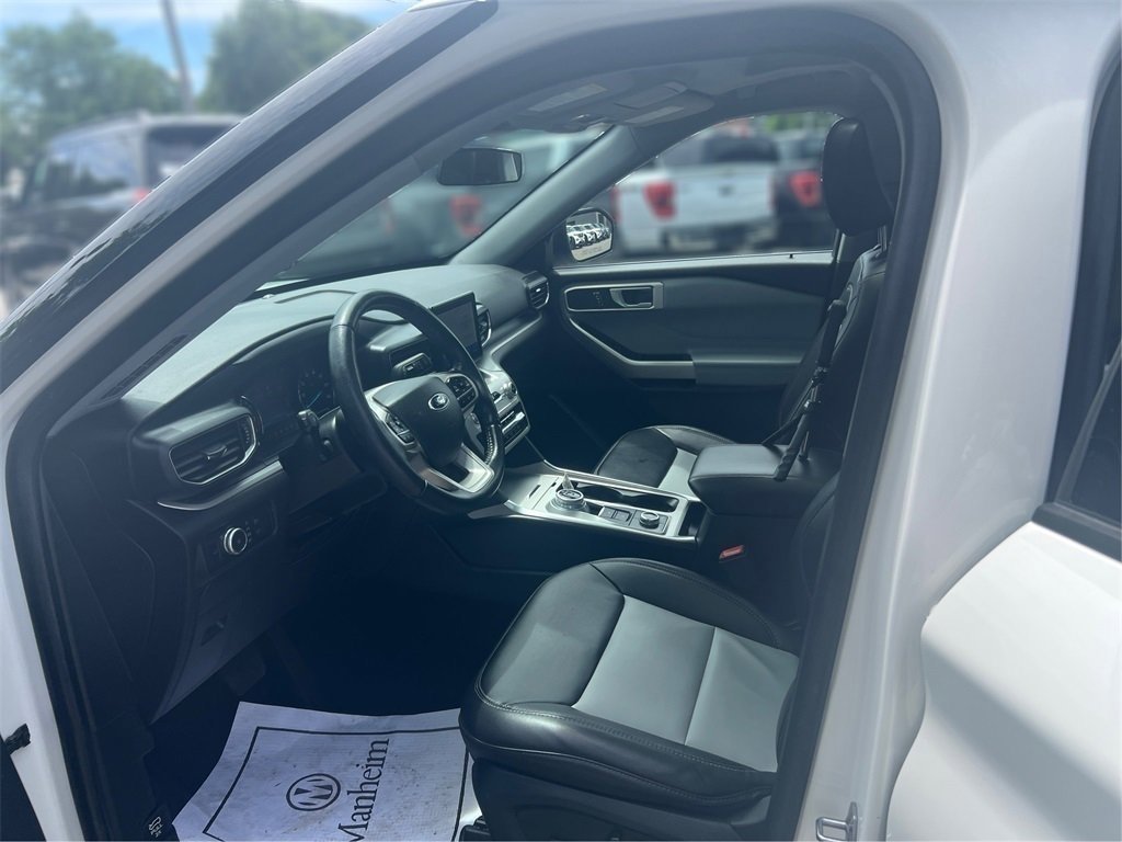 Certified 2022 Ford Explorer XLT w/ Equipment Group 202A image 9