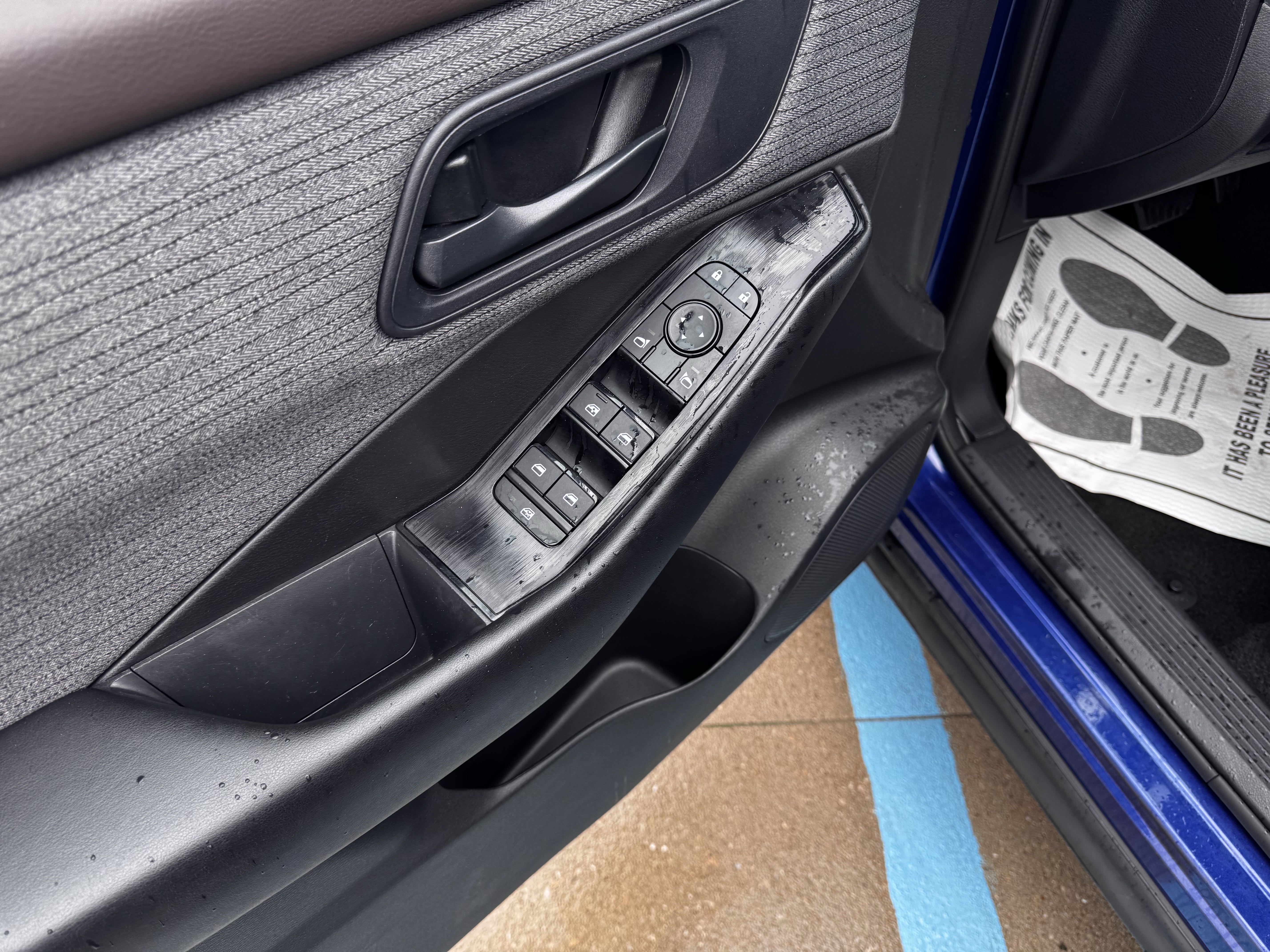 Used 2023 Nissan Rogue S image 8