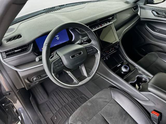 Used 2024 Jeep Grand Cherokee L Altitude RWD image 2