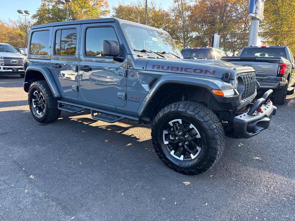 Used 2024 Jeep Wrangler Unlimited Rubicon AWD/4WD image 3