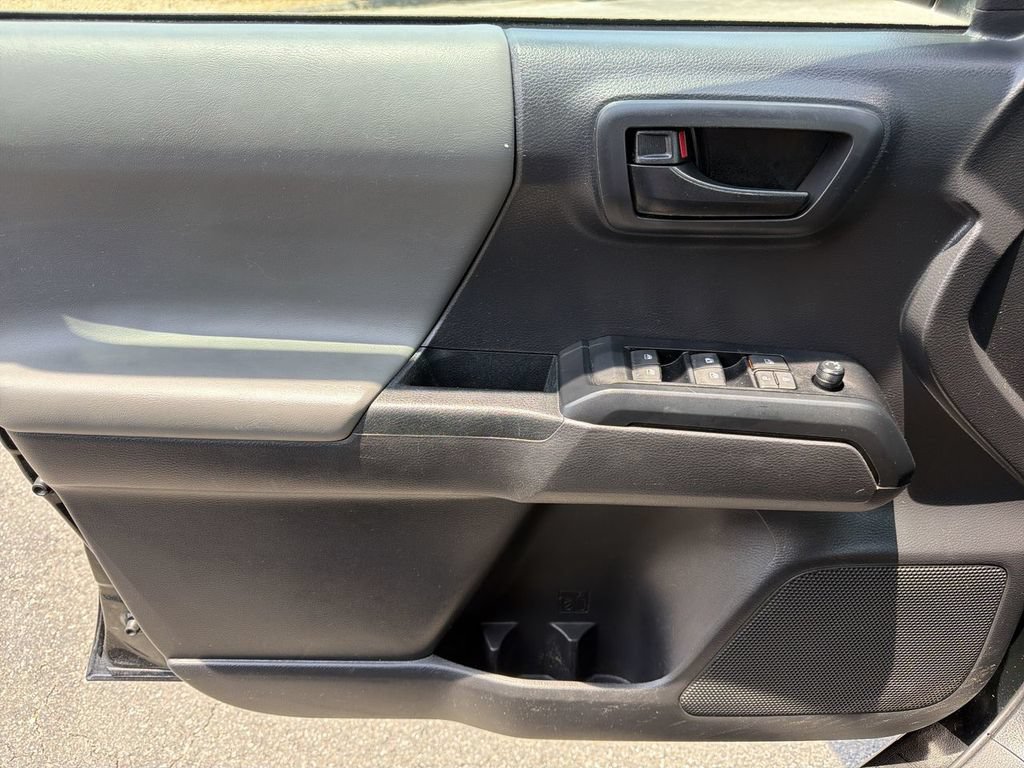 Used 2022 Toyota Tacoma SR AWD/4WD image 19