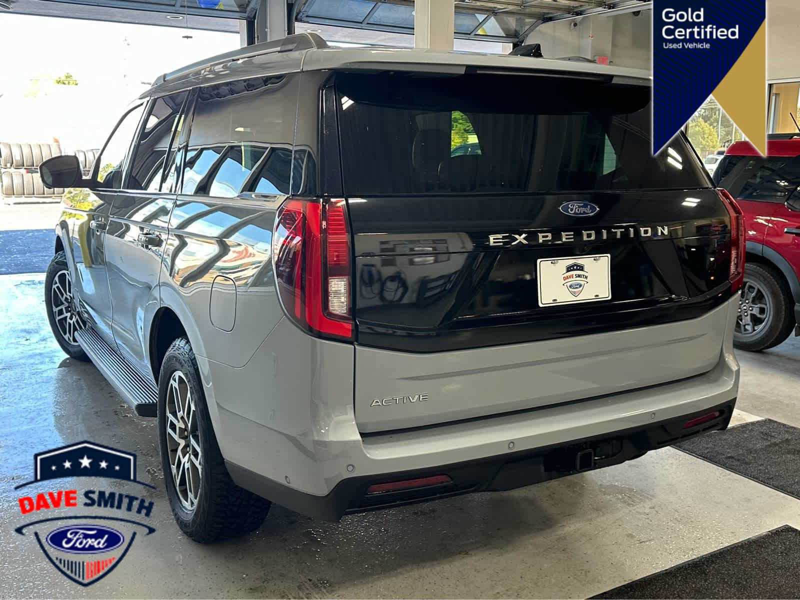 Certified 2025 Ford Expedition Active AWD/4WD image 1