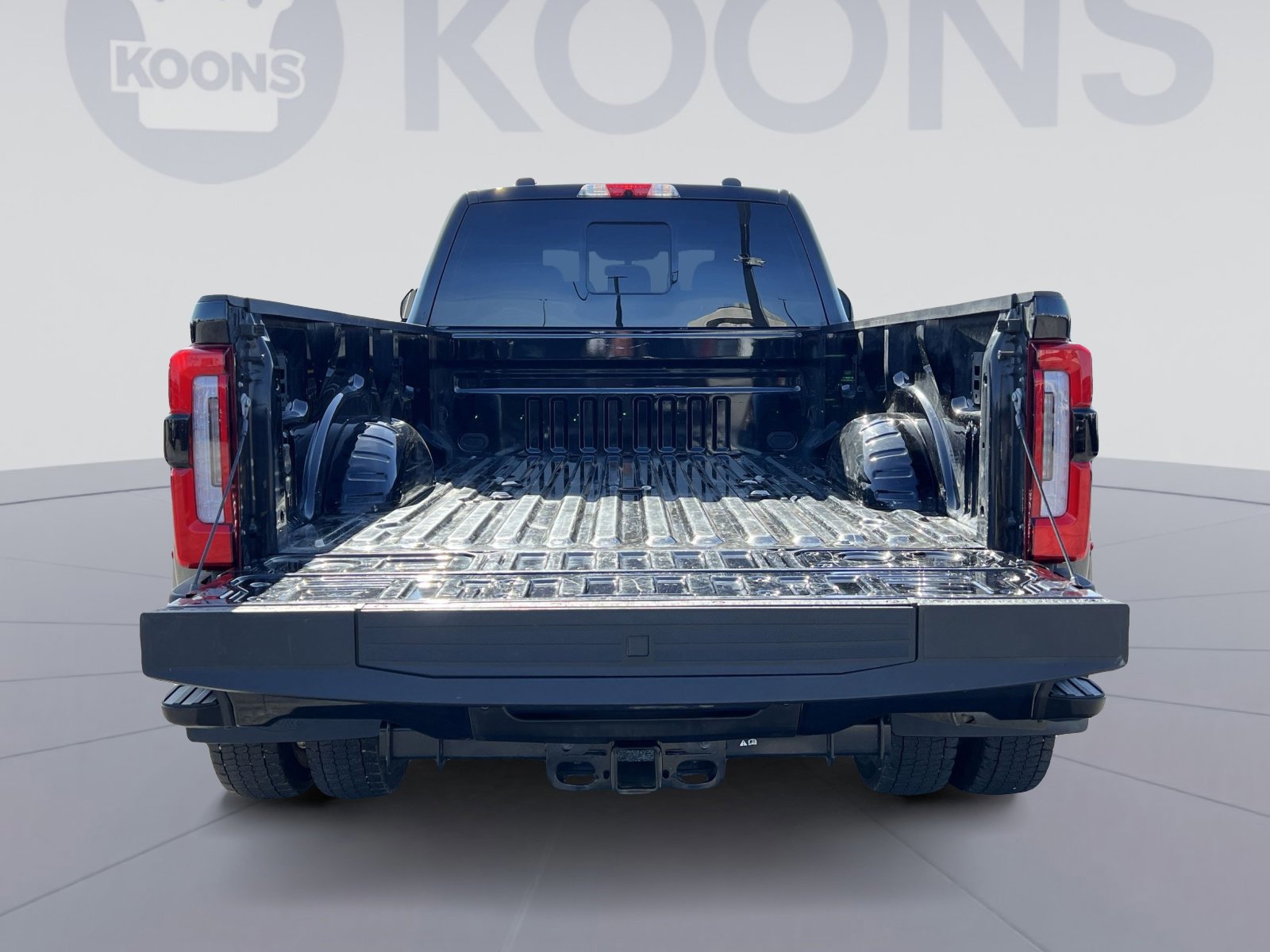 Certified 2025 Ford F450 Platinum w/ Platinum Plus Package image 26