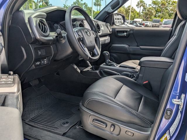 Used 2022 Toyota Tacoma TRD Sport w/ Technology Package RWD image 9