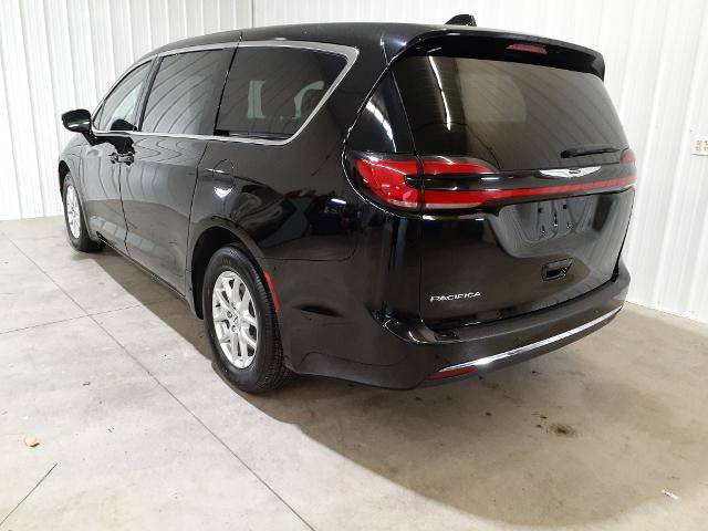 Used 2025 Chrysler Pacifica Select FWD image 14
