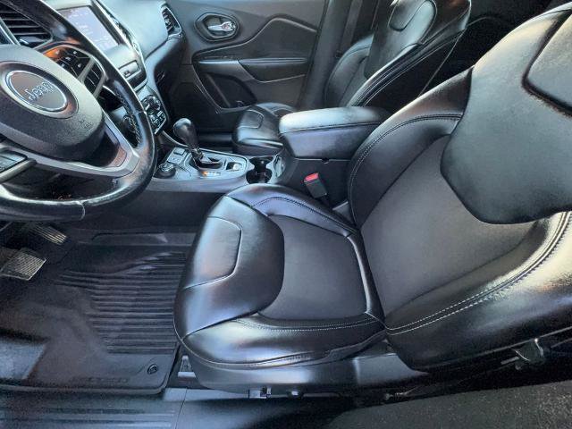 Used 2019 Jeep Cherokee Latitude Plus w/ Comfort/Convenience Group AWD/4WD image 12