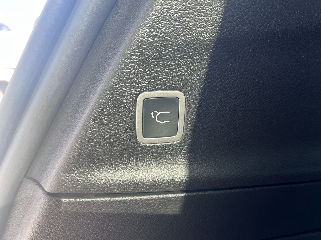 Used 2026 Chrysler Pacifica Select FWD image 16