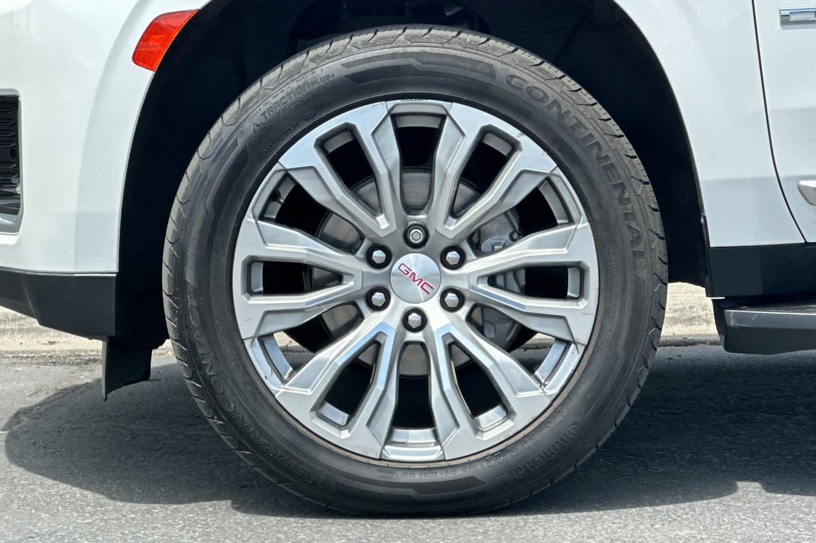 Used 2021 GMC Yukon XL Denali AWD/4WD image 28