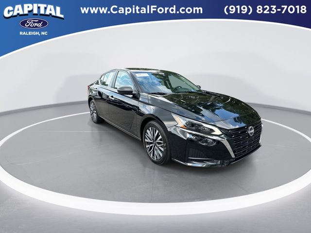 Used 2025 Nissan Altima 2.5 SV FWD image 2