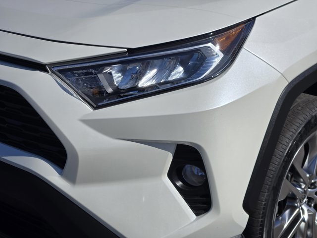Used 2021 Toyota RAV4 XLE Premium image 9