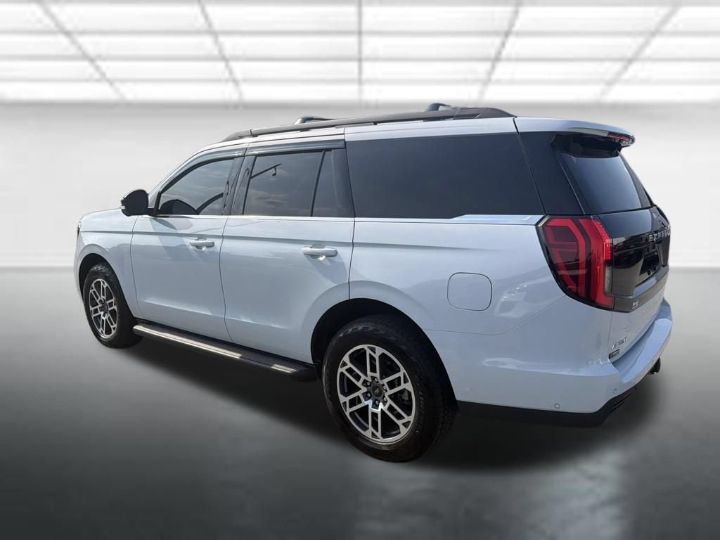 Certified 2025 Ford Expedition Active AWD/4WD image 3