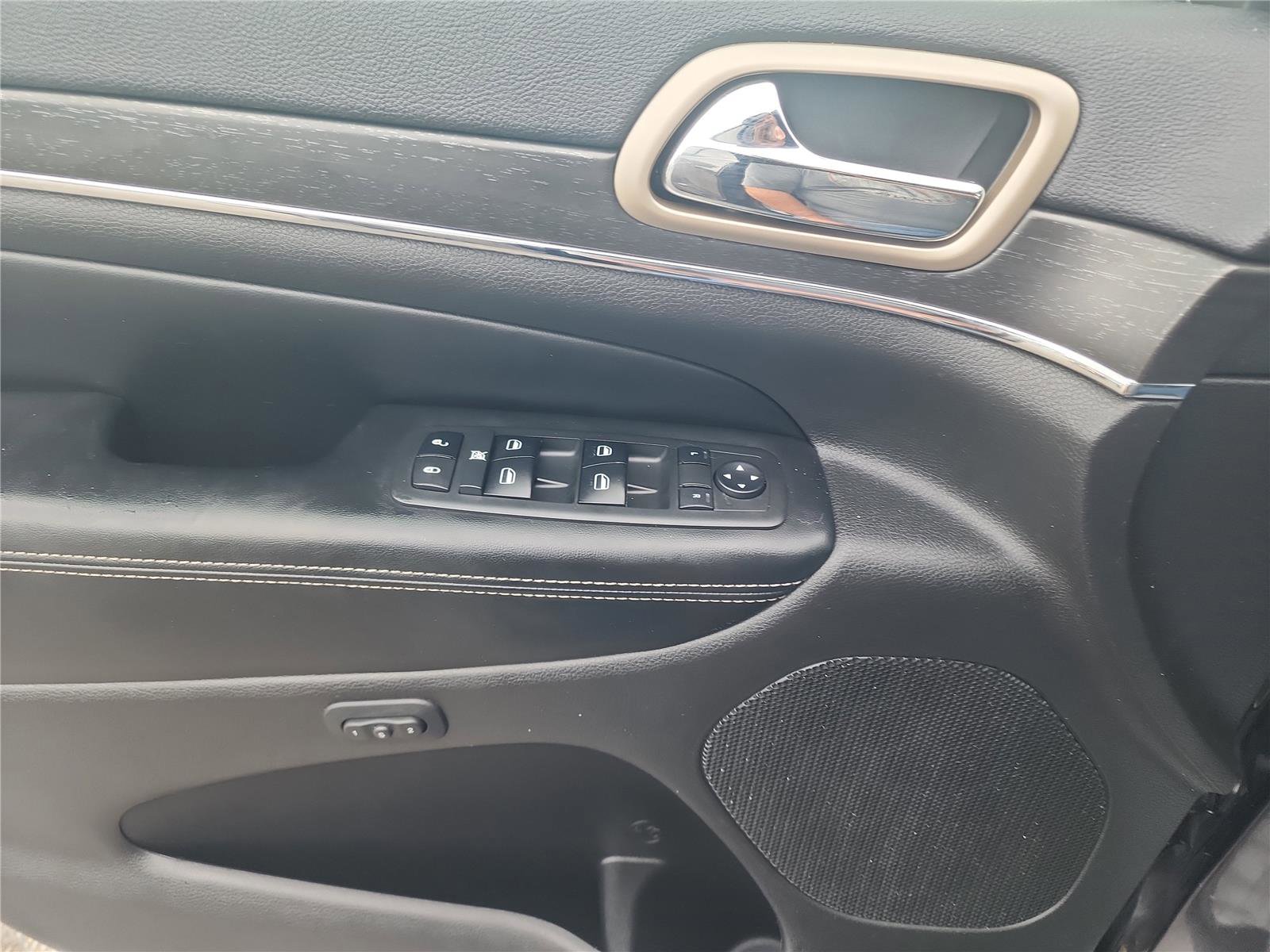 Used 2017 Jeep Grand Cherokee Limited RWD image 28