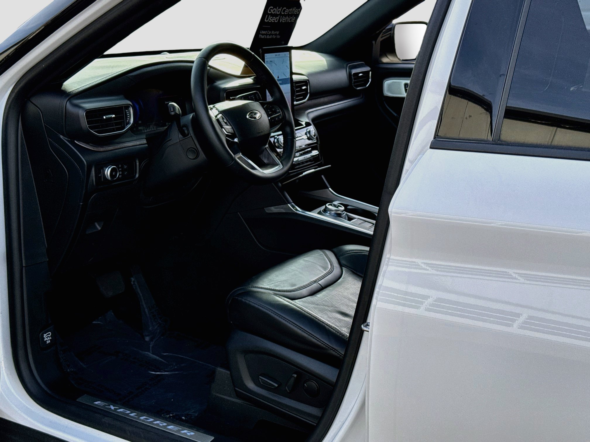 Certified 2023 Ford Explorer Platinum w/ Technology Package AWD/4WD image 11