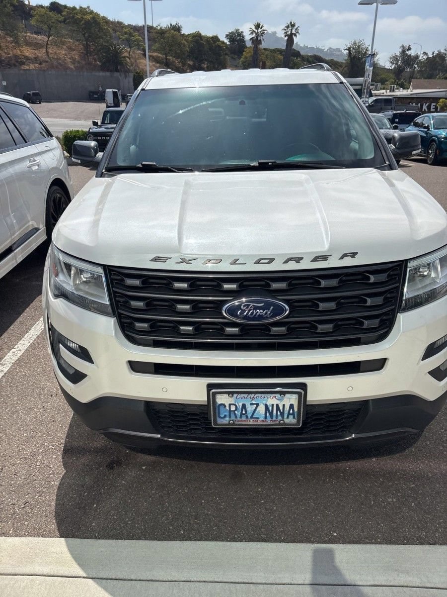 Certified 2017 Ford Explorer XLT w/ Equipment Group 202A FWD image 9