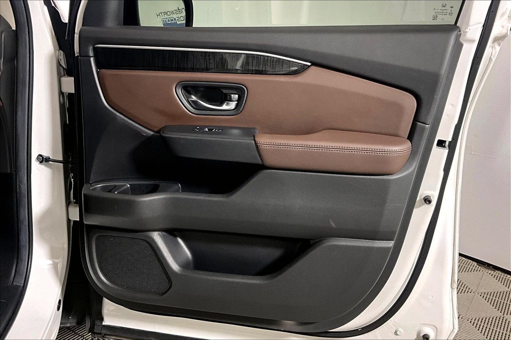 Used 2025 Honda Pilot Elite image 19