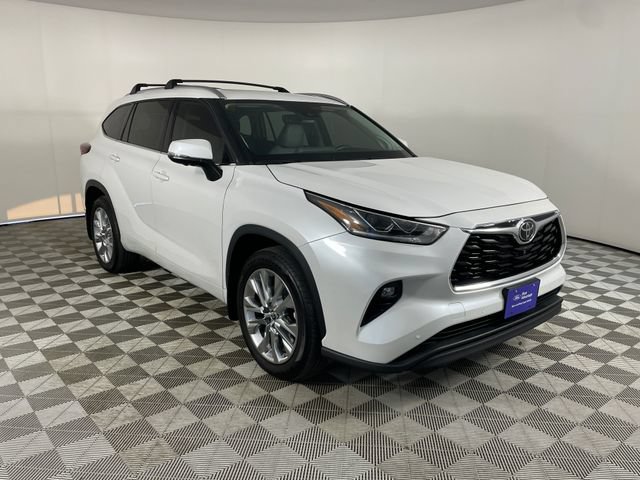Used 2024 Toyota Highlander Limited AWD/4WD image 17