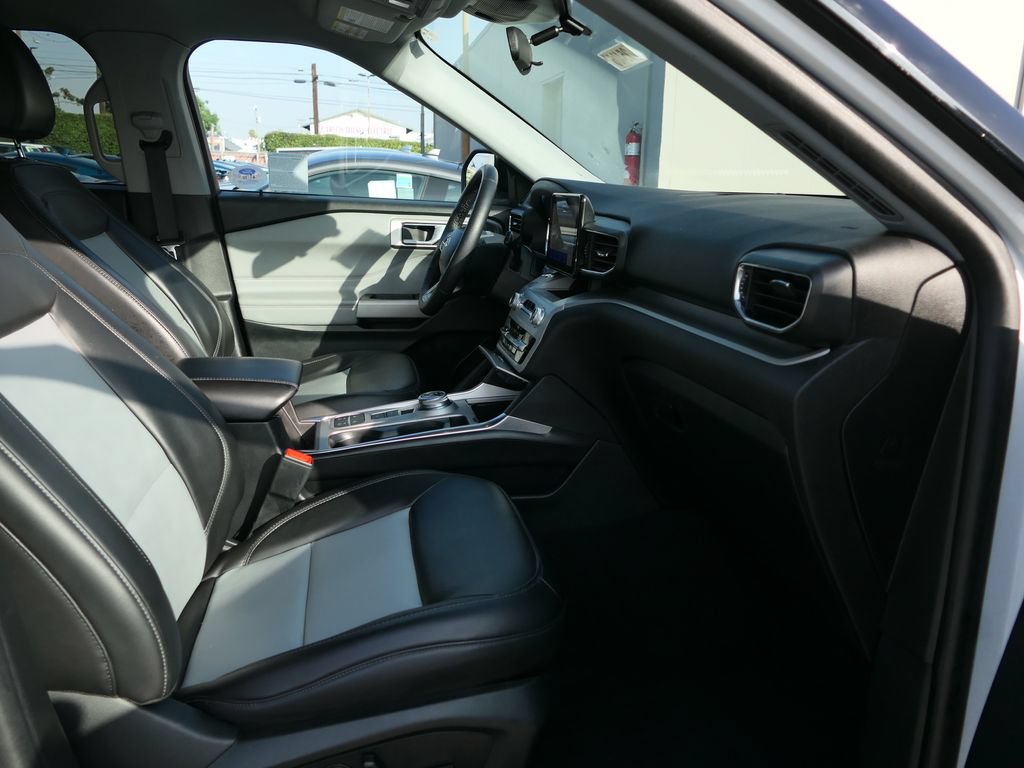 Certified 2024 Ford Explorer XLT w/ Equipment Group 202A RWD image 28