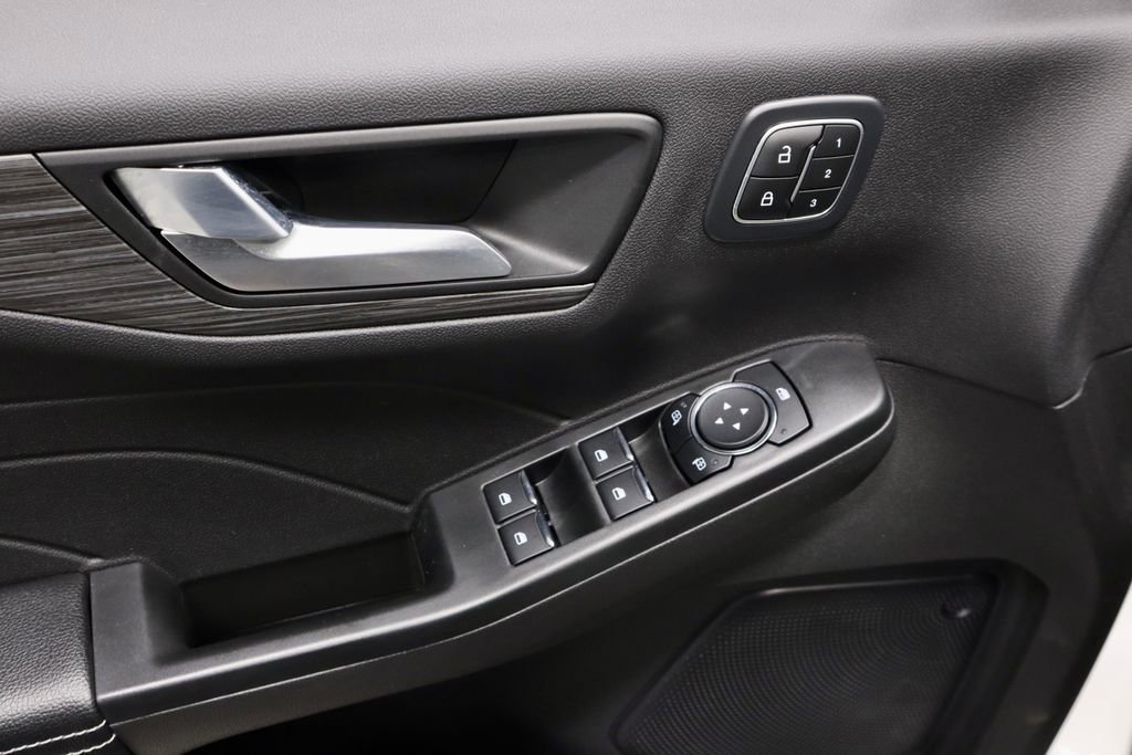 Certified 2023 Ford Escape Platinum AWD/4WD image 24