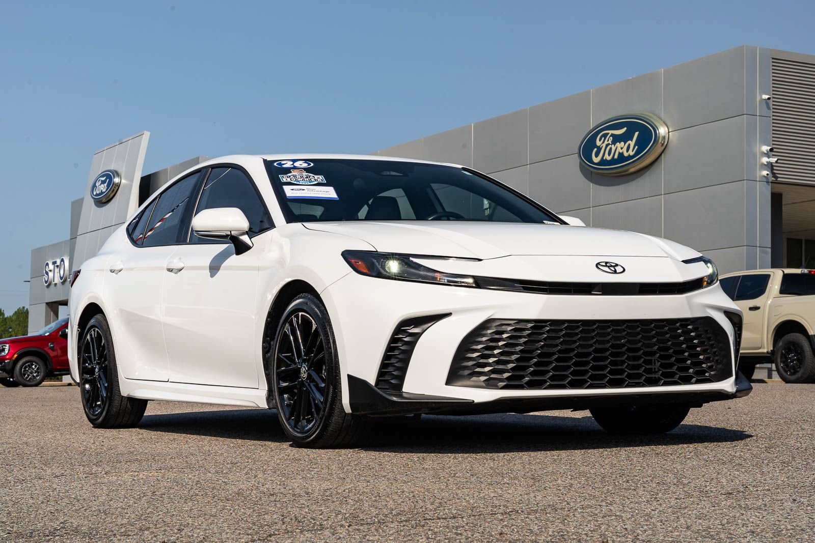Used 2026 Toyota Camry SE FWD image 1