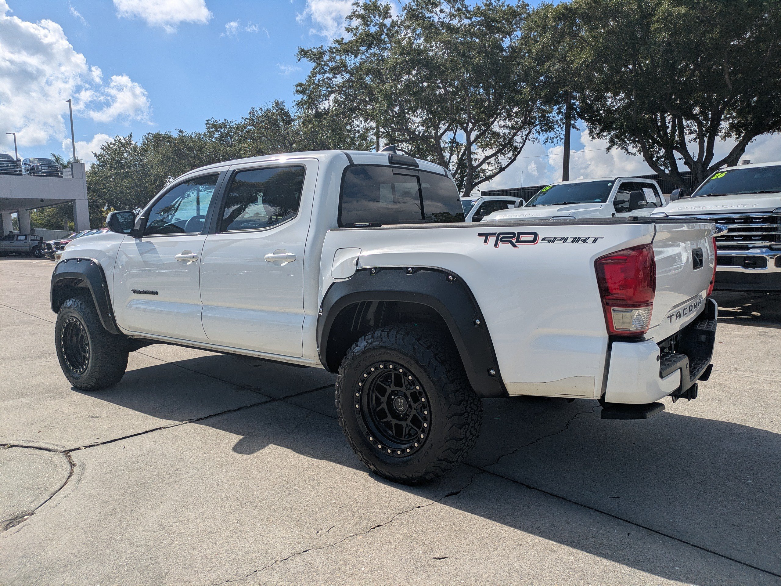 Used 2017 Toyota Tacoma TRD Sport w/ Premium & Technology Package RWD image 6
