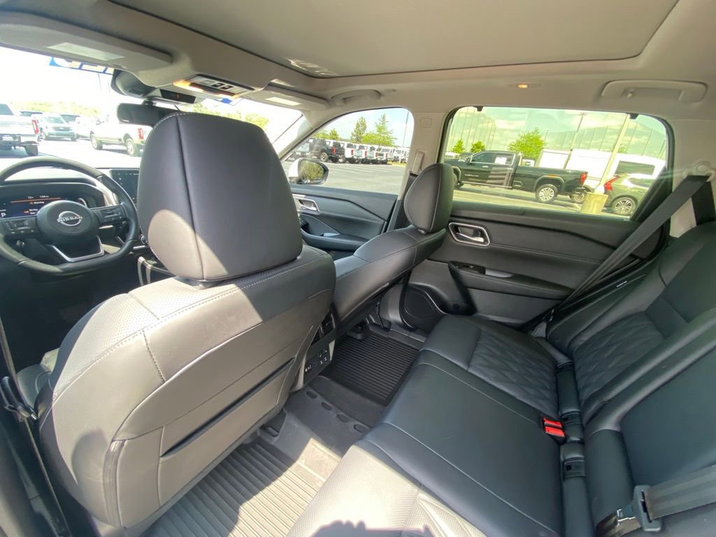 Used 2024 Nissan Rogue Platinum w/ Platinum Premium Package AWD/4WD image 23