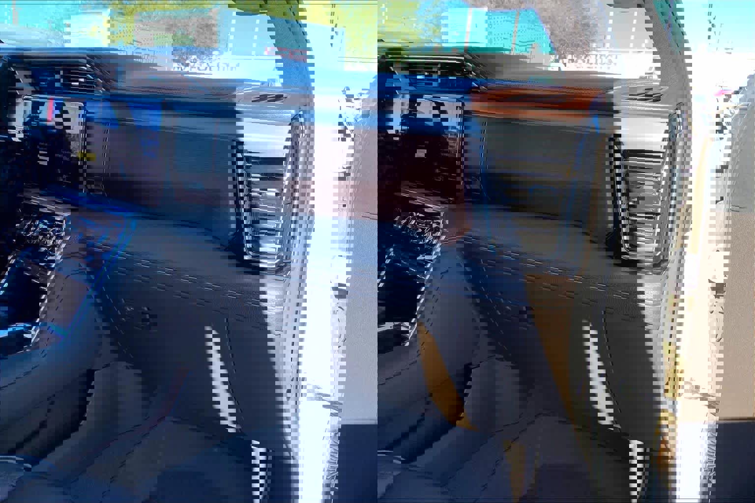 Used 2024 GMC Sierra 2500 Denali w/ Denali Reserve Package image 18