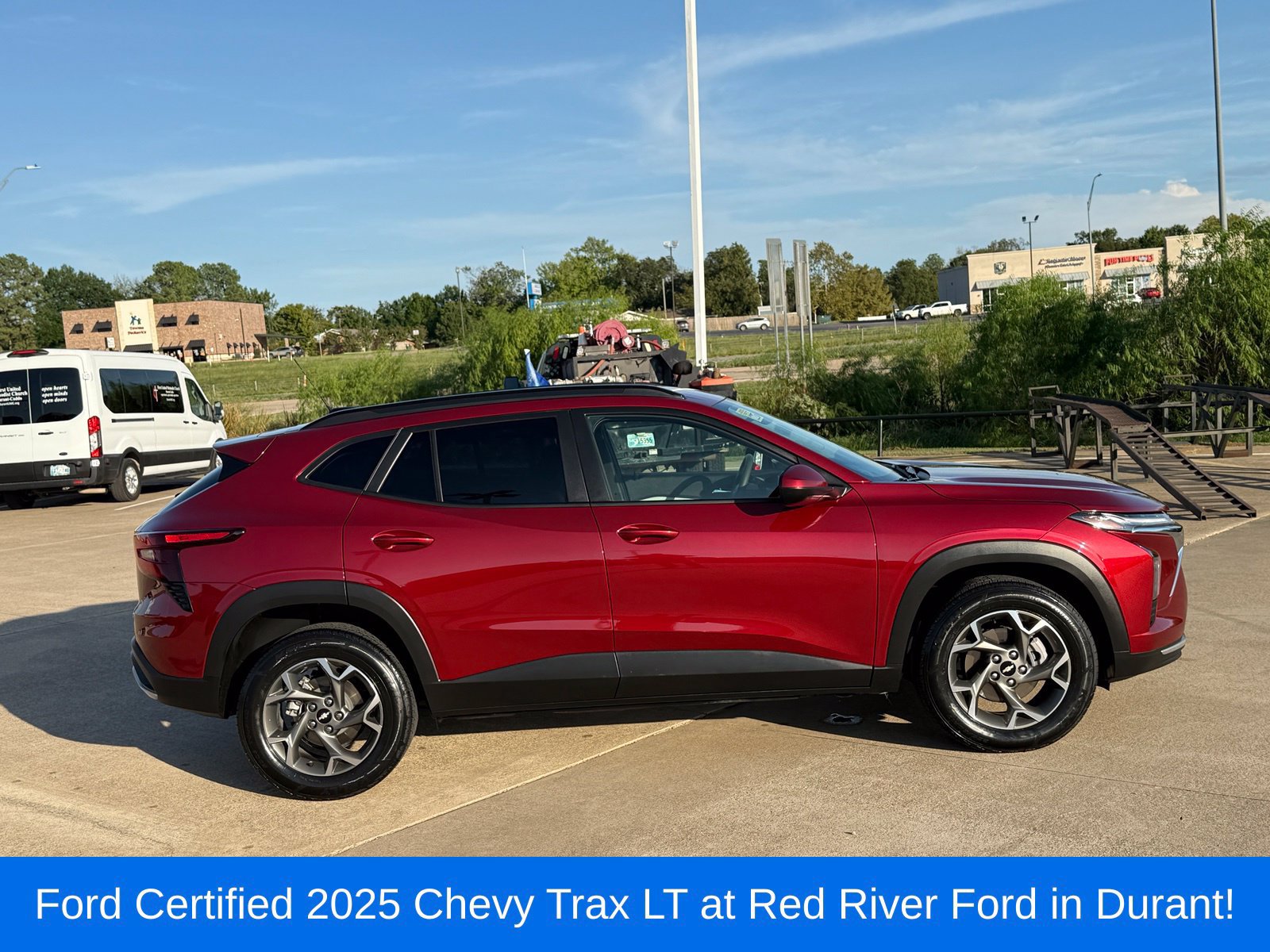 Used 2025 Chevrolet Trax LT FWD image 4