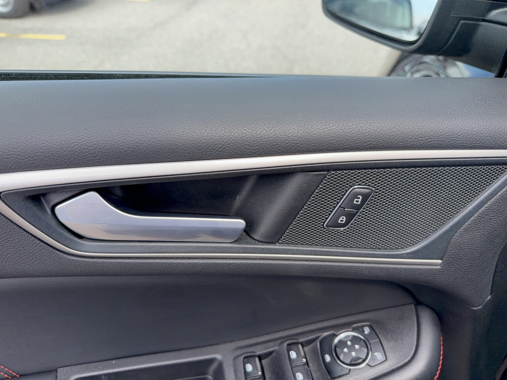 Certified 2024 Ford Edge ST-Line image 9