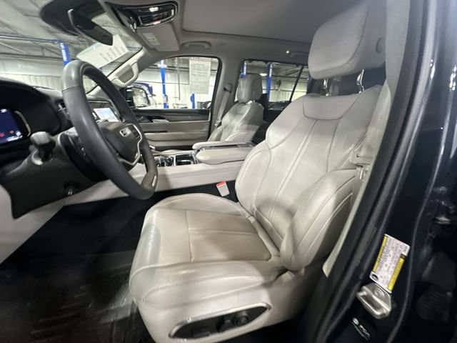 Used 2023 Jeep Wagoneer Series III w/ Premium Group I AWD/4WD image 17