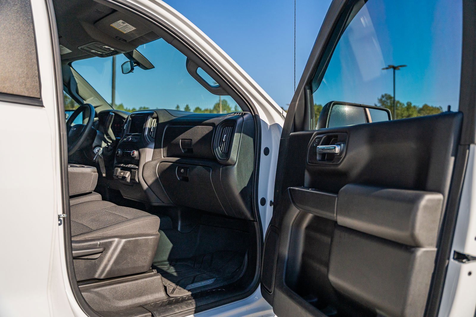 Used 2020 Chevrolet Silverado 1500 Custom w/ Custom Value Package image 13