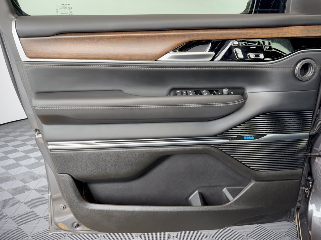 Used 2023 Jeep Grand Wagoneer L 4WD image 14