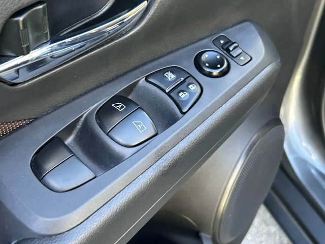 Used 2022 Nissan Kicks SR FWD image 31