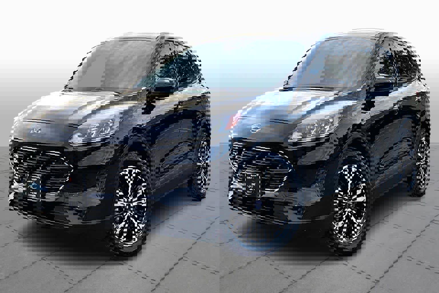 Certified 2021 Ford Escape SE w/ SE Sport Appearance Package image 2