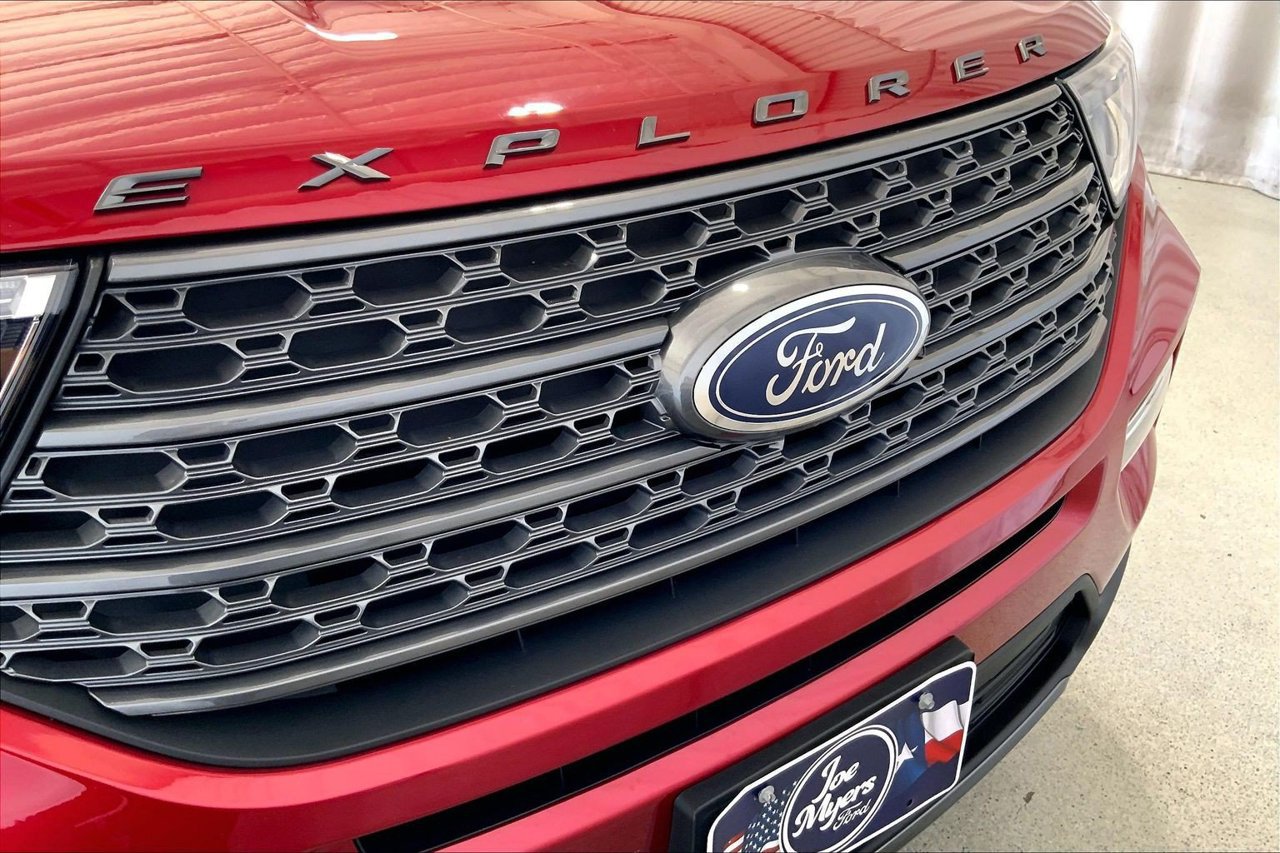 Certified 2023 Ford Explorer XLT w/ Equipment Group 202A RWD image 30