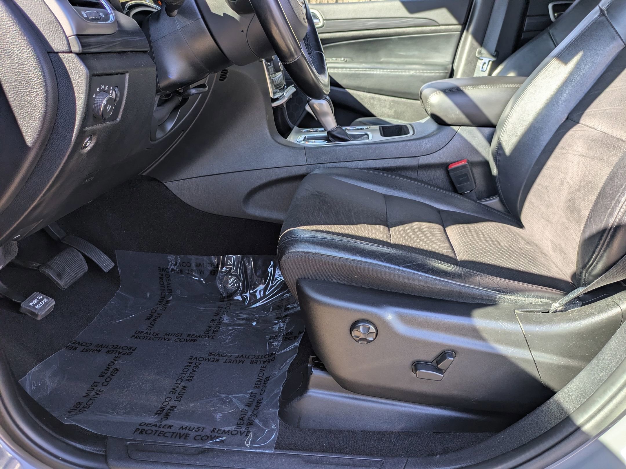 Used 2021 Jeep Grand Cherokee Laredo X image 12