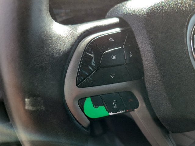 Used 2018 Jeep Grand Cherokee Laredo RWD image 26