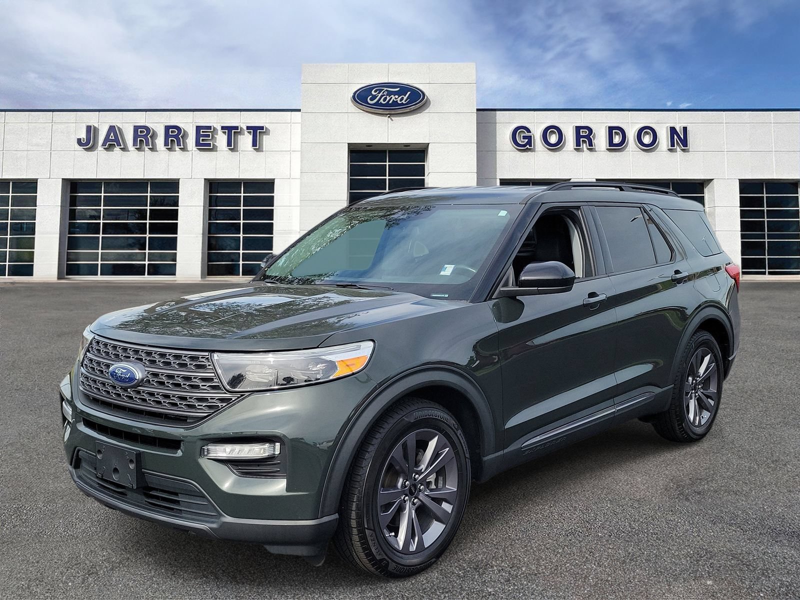 Certified 2022 Ford Explorer XLT w/ Equipment Group 202A RWD image 2