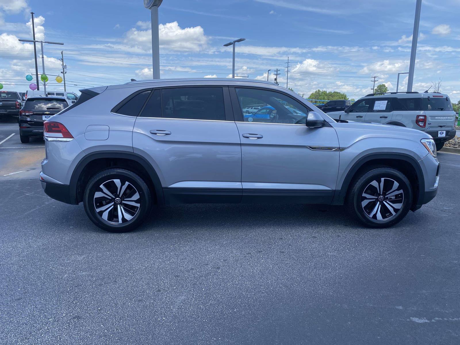 Used 2024 Volkswagen Atlas Cross Sport SE FWD image 8