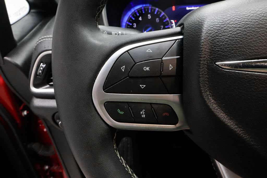 Used 2025 Chrysler Pacifica Select FWD image 26