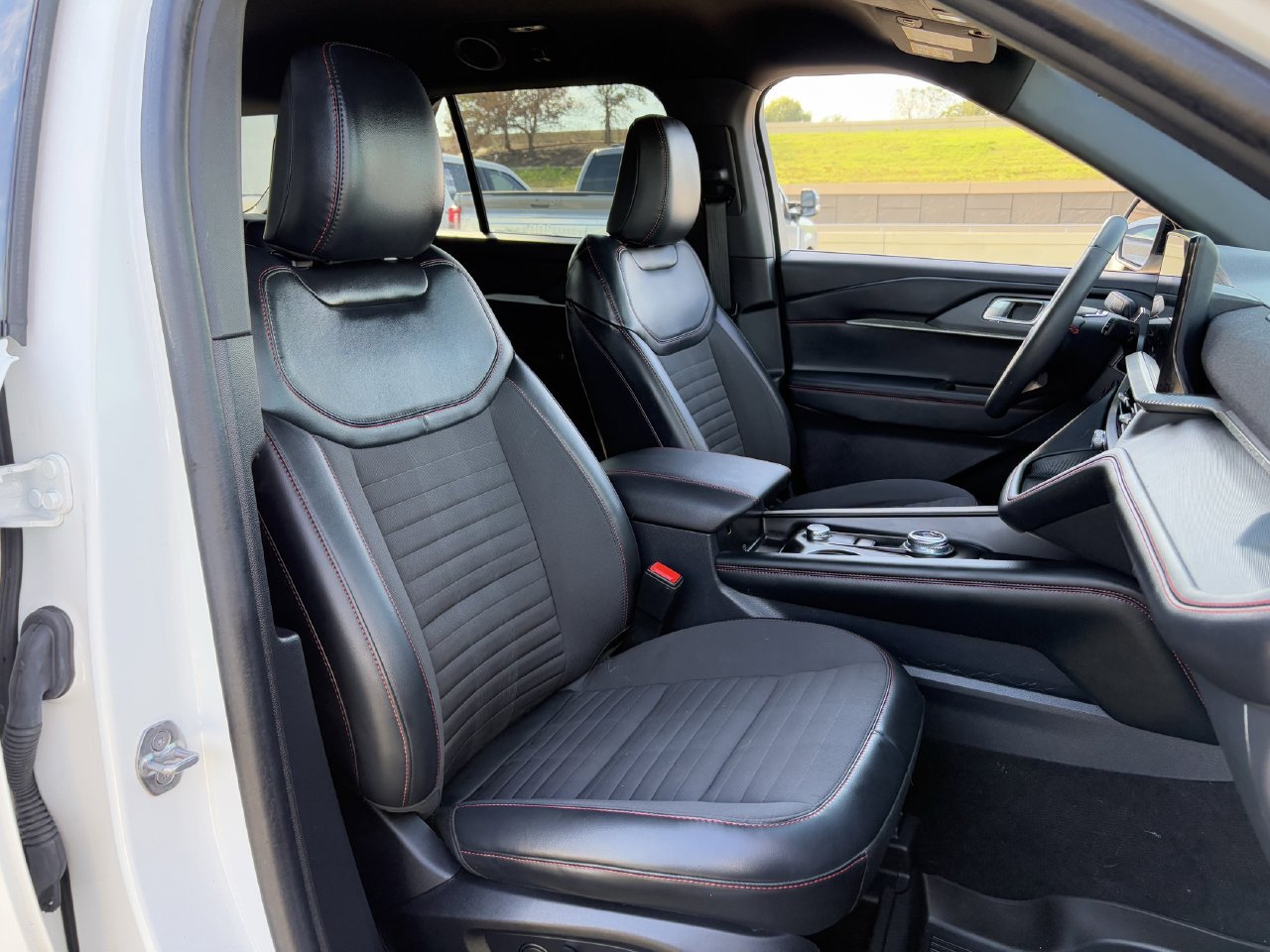Certified 2025 Ford Explorer ST-Line AWD/4WD image 29