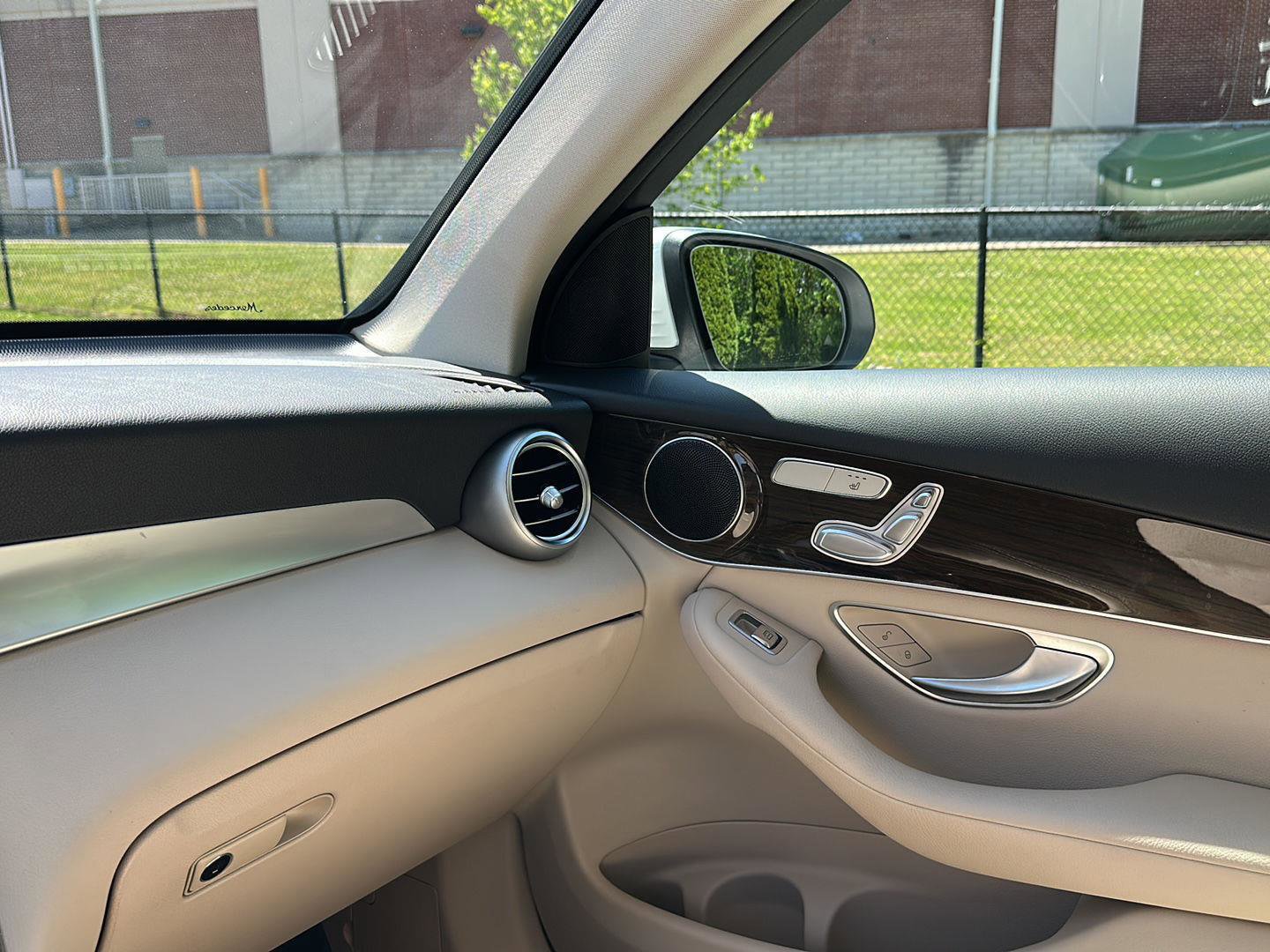 Used 2021 Mercedes-Benz GLC 300 4MATIC image 22